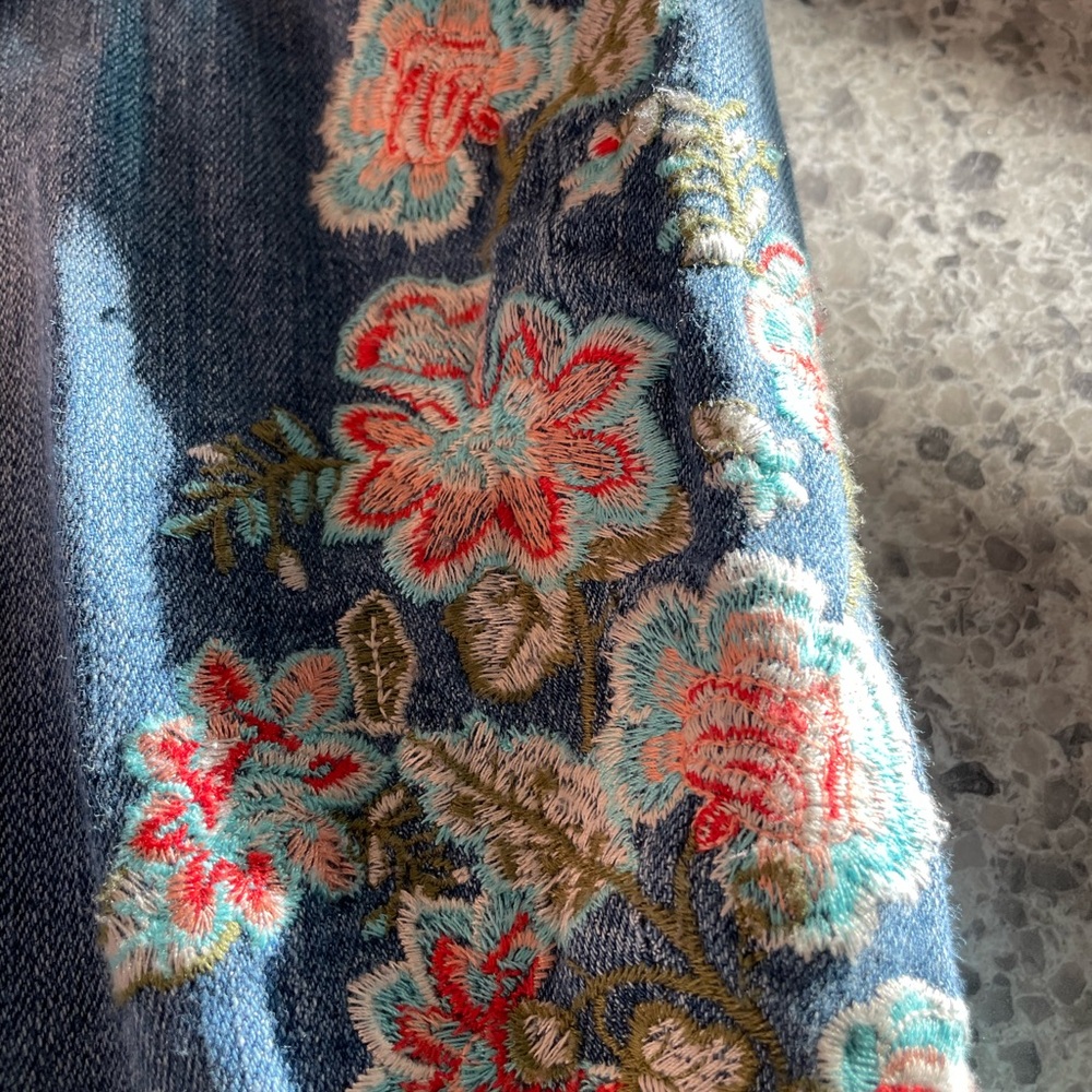 J. Jill Authentic Fit Cropped Denim Floral embroidery size 16 Pocket jeans - Picture 4 of 5